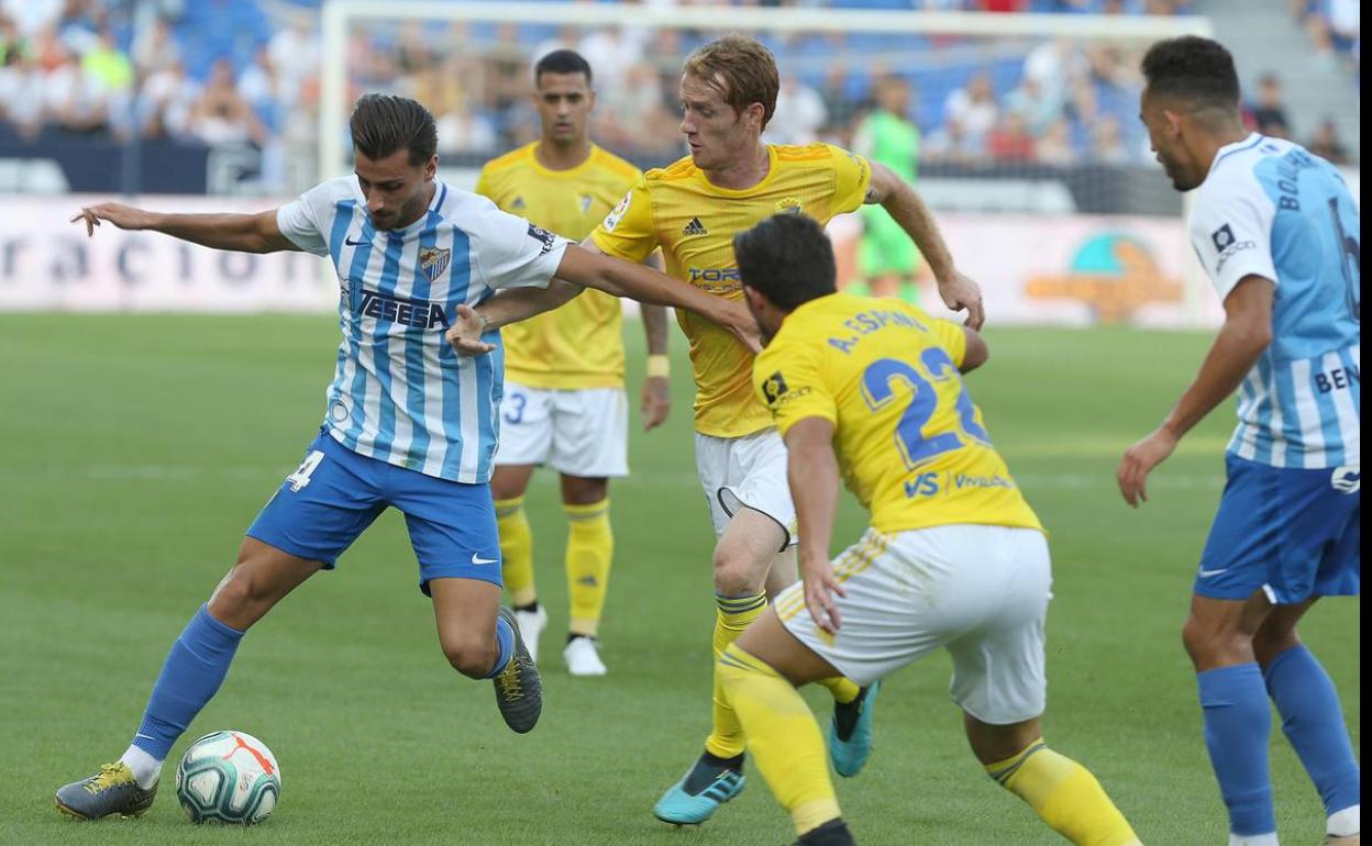 Luis Muñoz, en el partido en La Rosaleda frente al Cádiz la pasada temporada. 