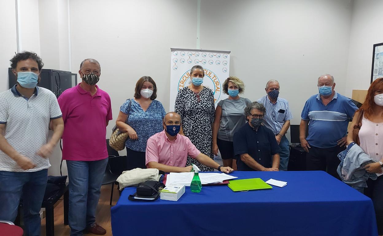 Imagen de la nueva junta directiva del Círculo Cultural Bezmiliana. 