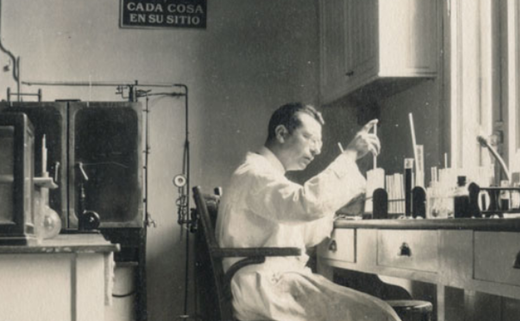 Josep Antoni Grifols i Roig fundó un laboratorio de análisis clínicos en Barcelona en 1909.