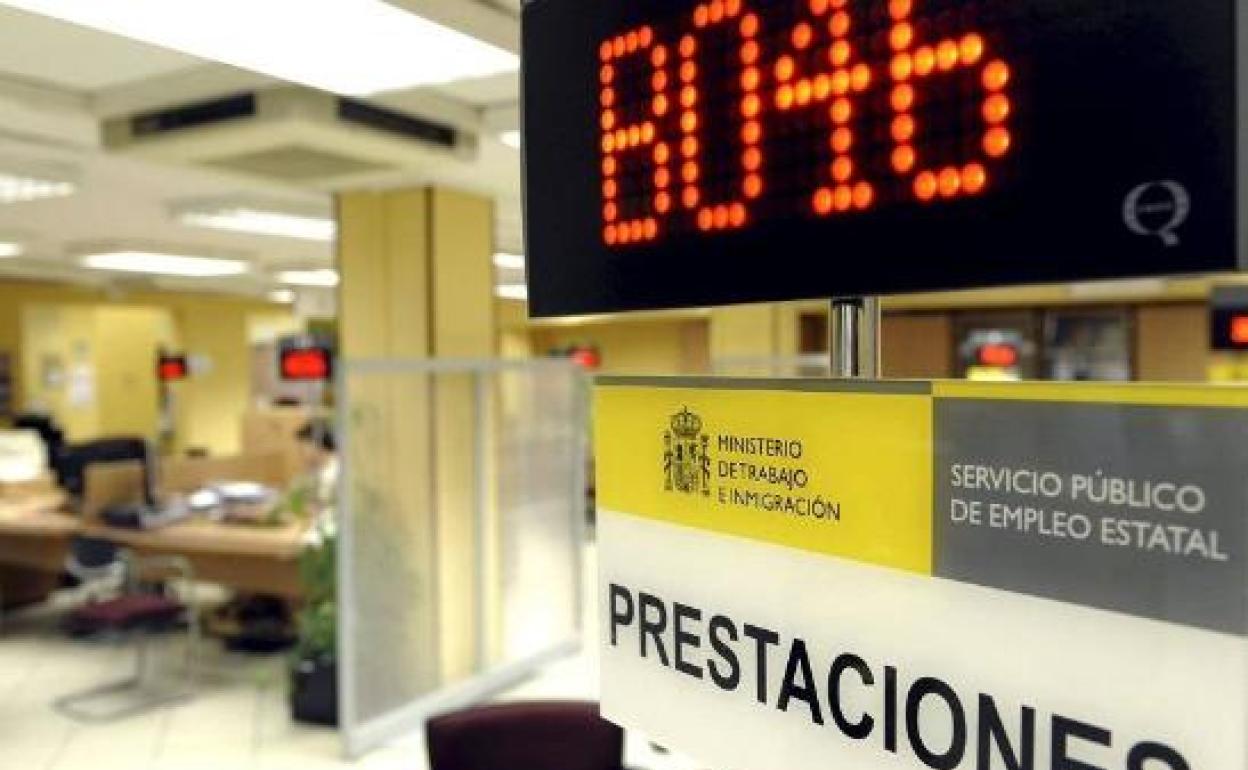 Retrasos de meses para cobrar los ERTE, errores y líneas colapsadas