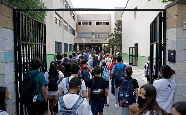 Primer día de clase también para los estudiantes del IES Huelin. 