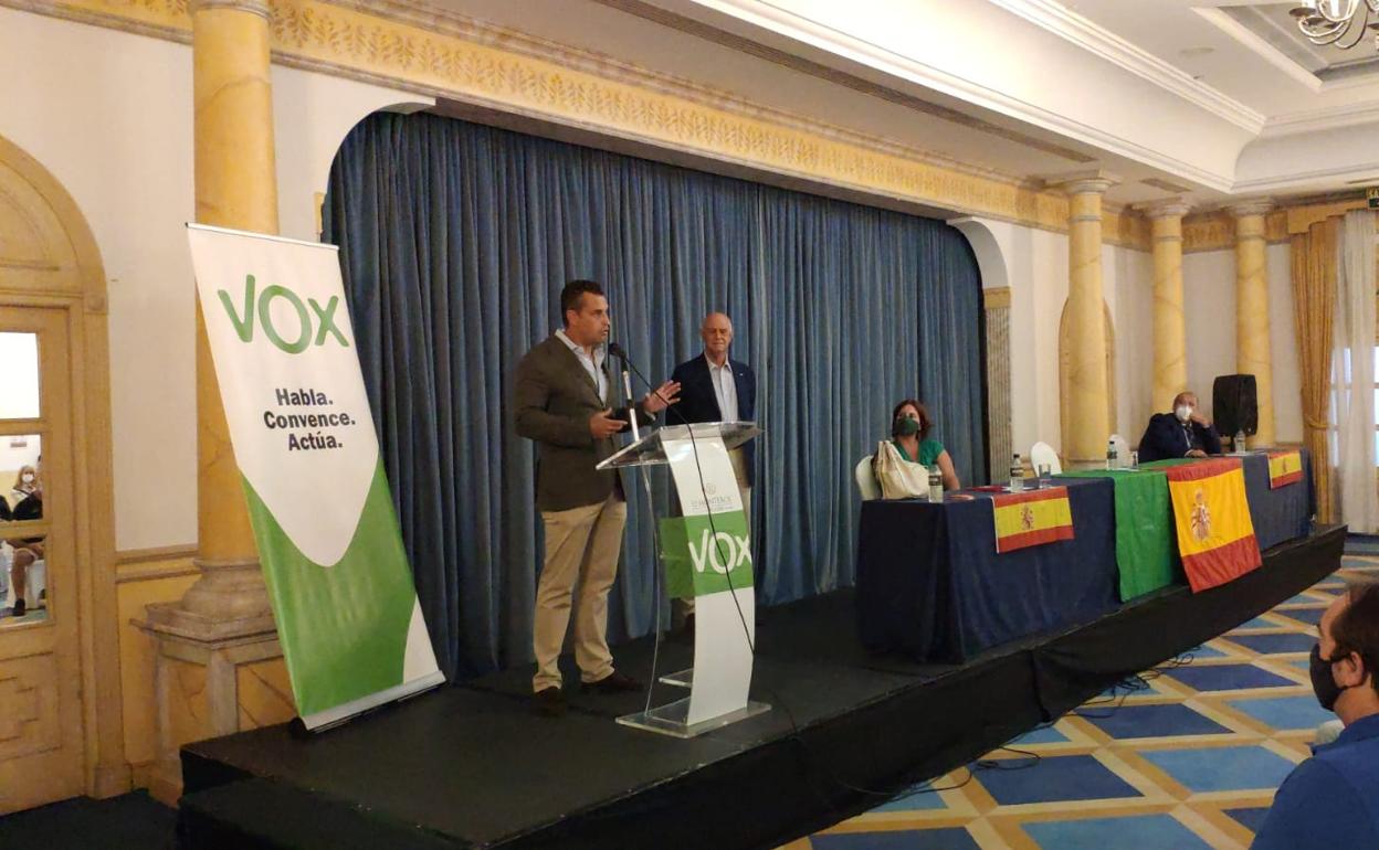 Una imagen de un acto de campaña reciente de Enrique de Vivero. 