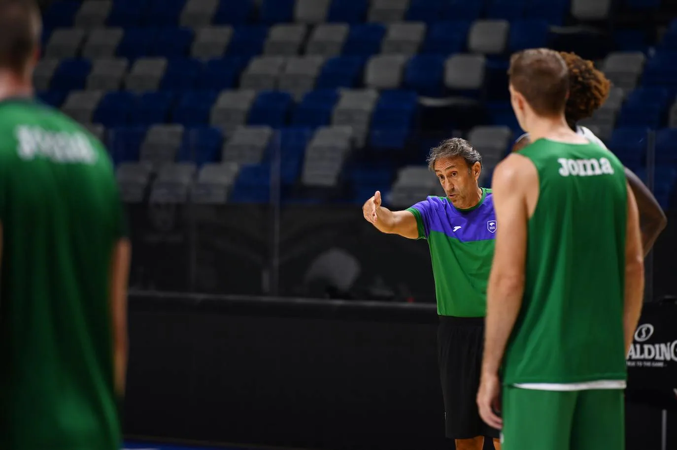 Los jugadores entrenan antes de recibir en casa al Barça 