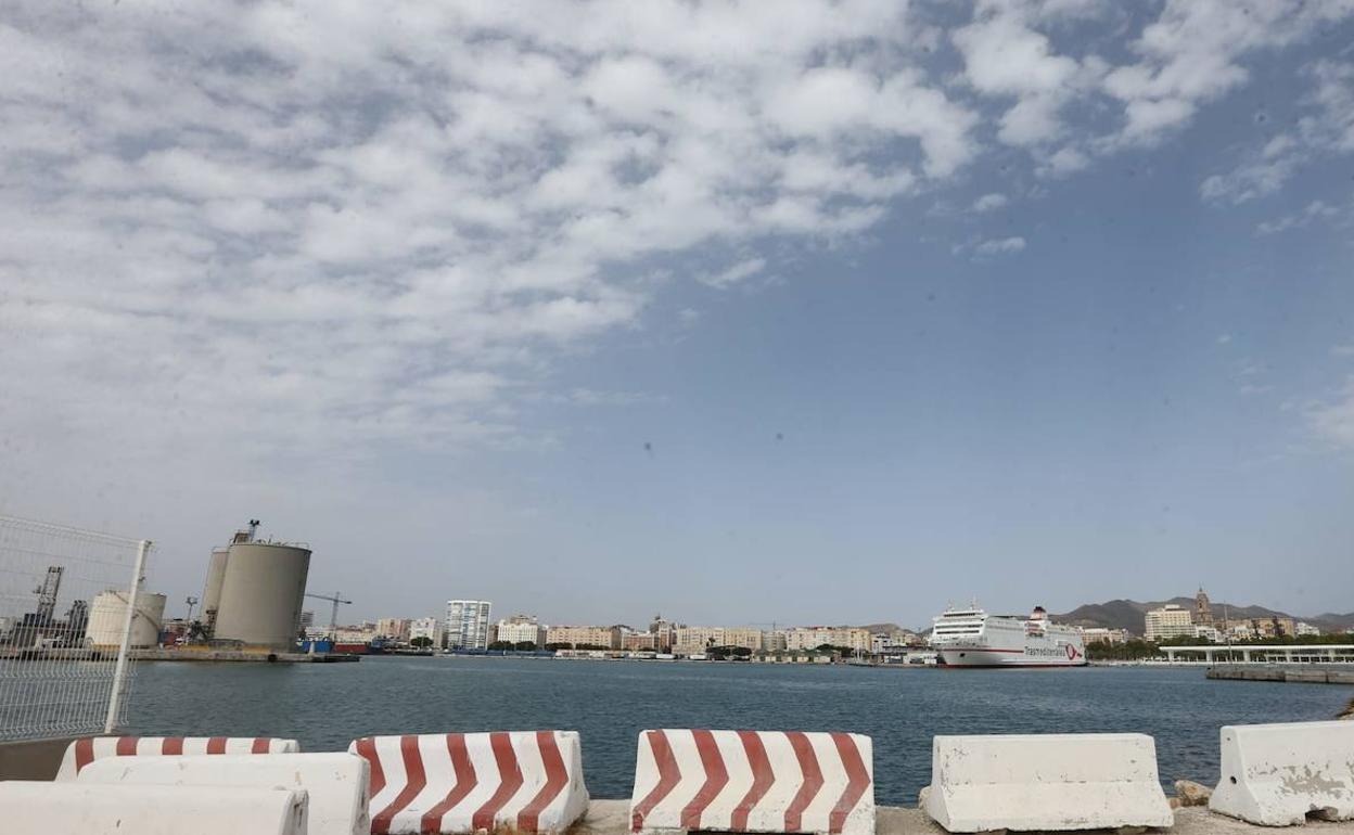  Los intervalos de nubes y claros predominan este jueves en Málaga capital. 