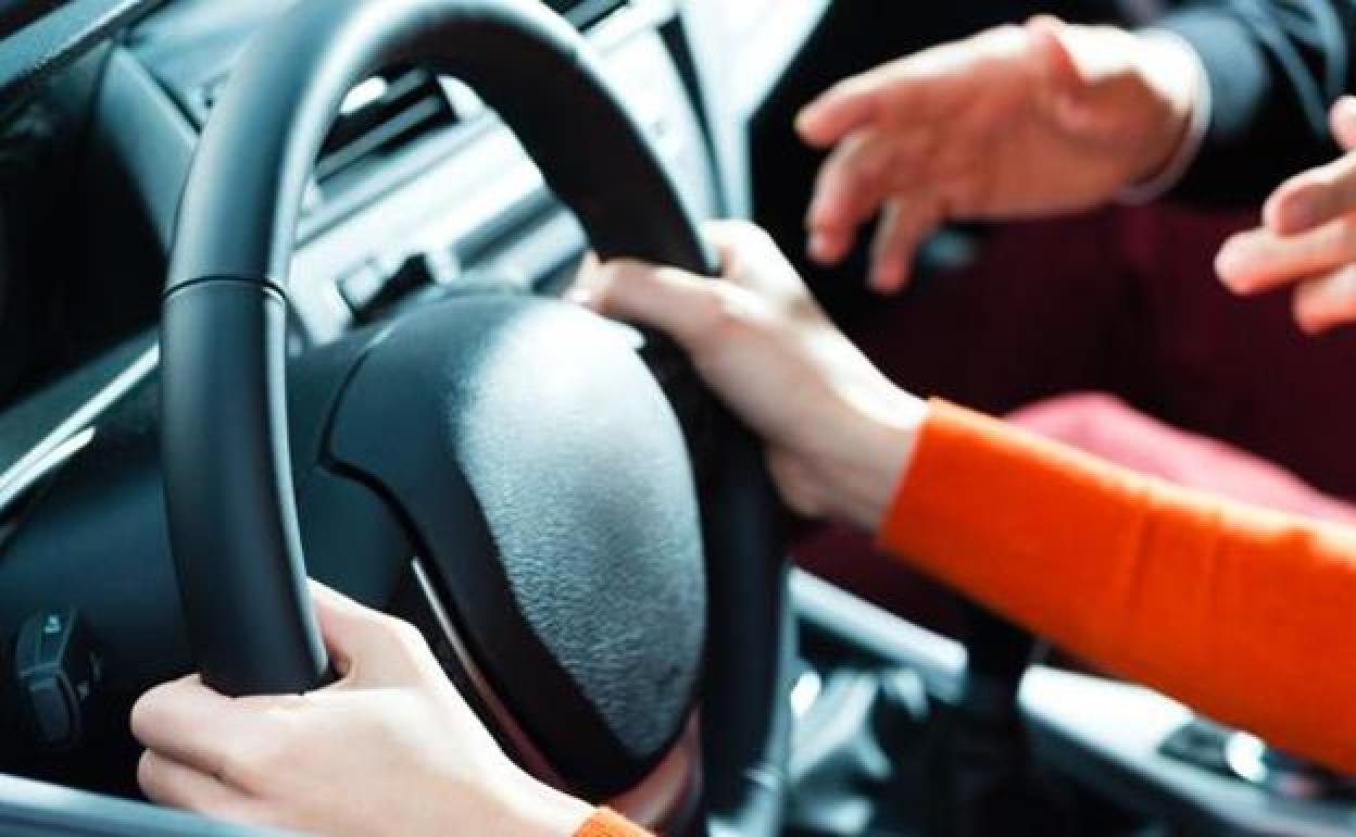 La DGT se niega a «bajar la exigencia» de los exámenes de tráfico para facilitar su gestión durante la pandemia