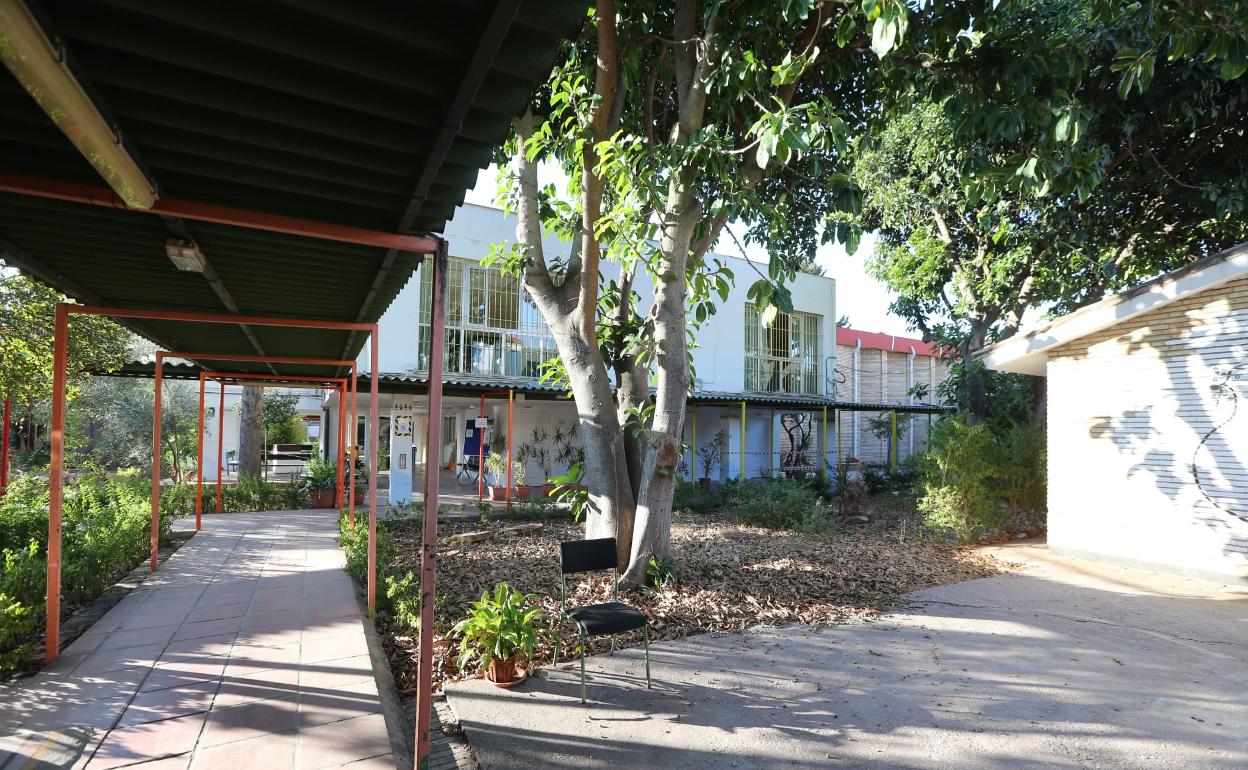 Uno de los patios del IES Sierra Bermeja. 