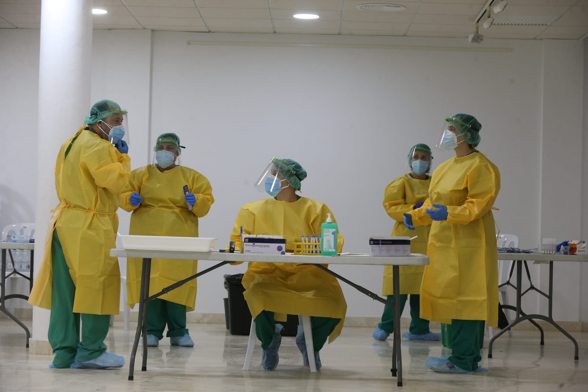 604 vecinos de ambos municipios se someten a un cribado que determinará la incidencia de coronavirus en estos pueblos. En la foto, test en Villanueva de la Concepción.