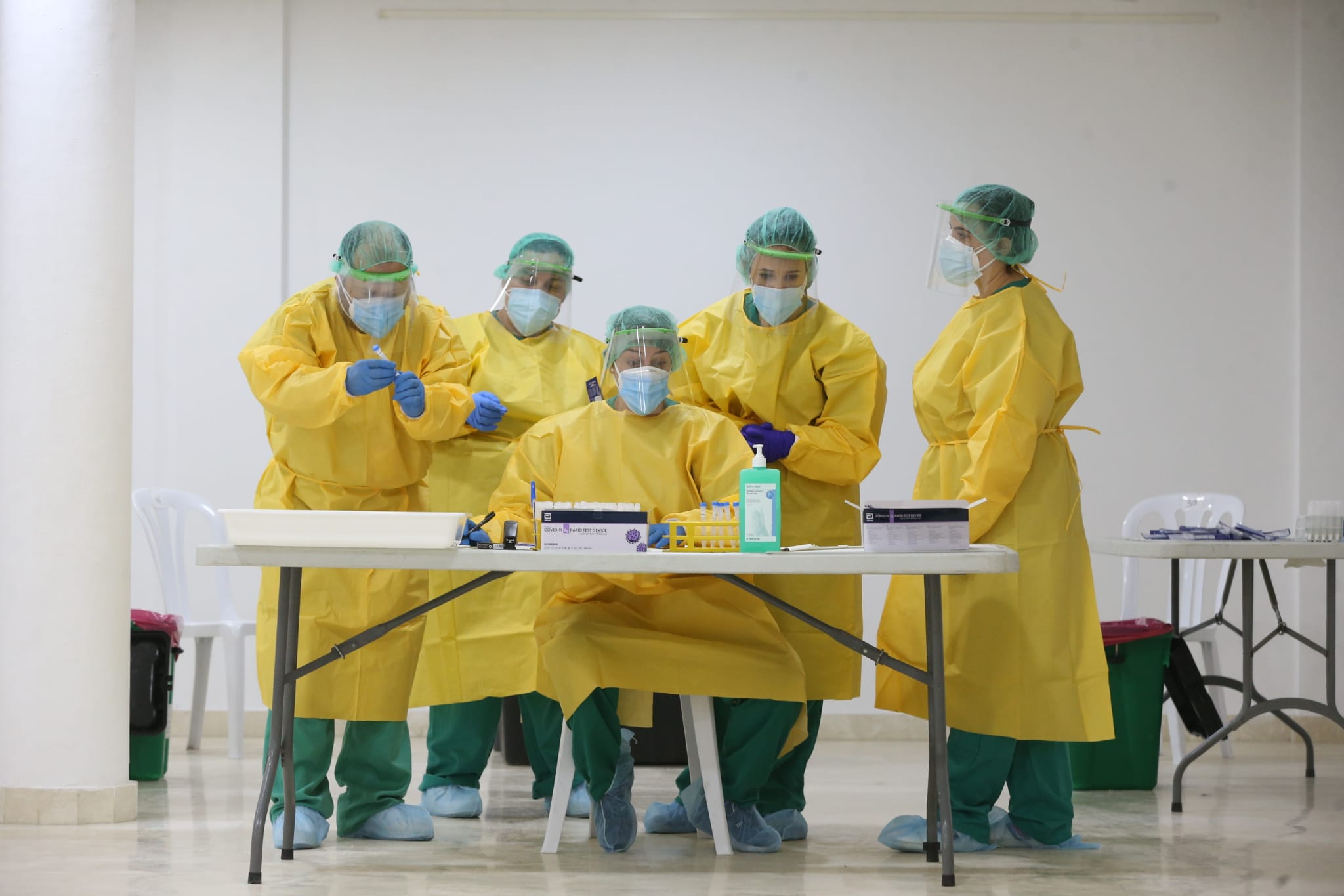 604 vecinos de ambos municipios se someten a un cribado que determinará la incidencia de coronavirus en estos pueblos. En la foto, test en Villanueva de la Concepción.