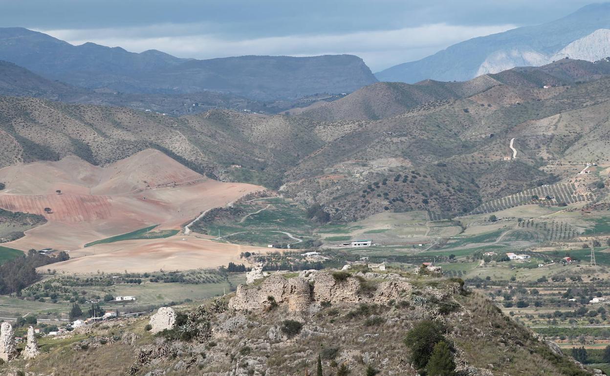 Desde el cerro donde está el castillo de Cártama se divisa buena parte del Bajo Guadalhorce. 