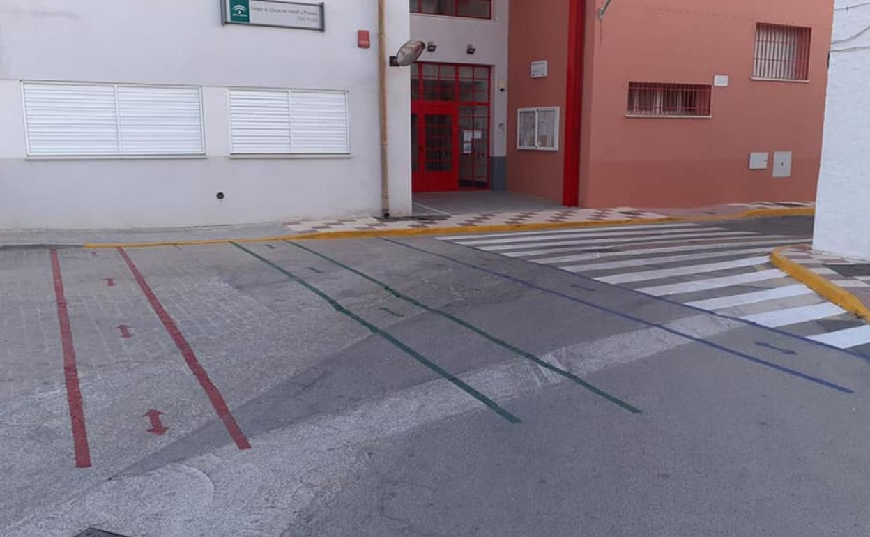 Imagen de la fachada del colegio.