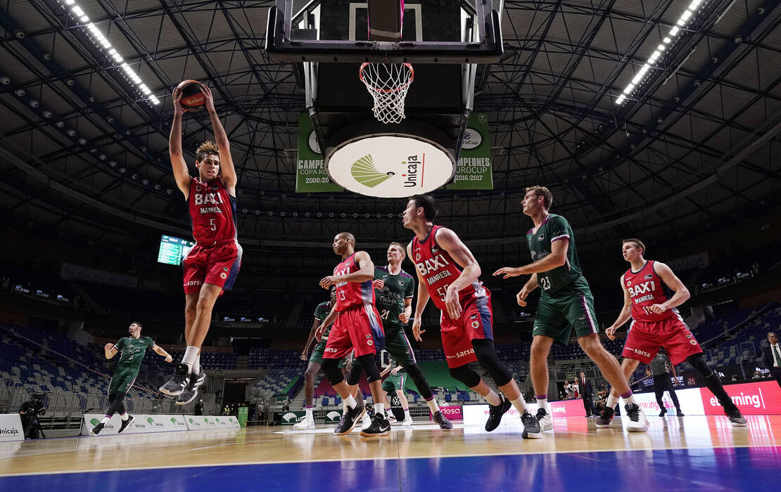 Fotos: Las imágenes del Unicaja-Manresa en el Carpena