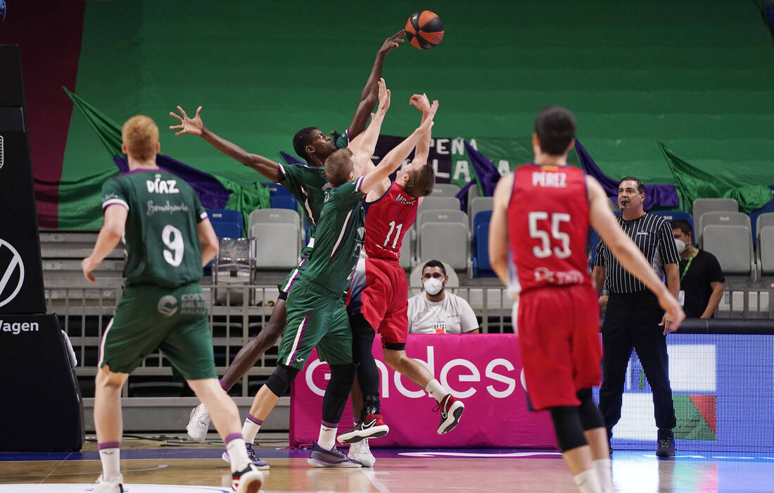 Fotos: Las imágenes del Unicaja-Manresa en el Carpena