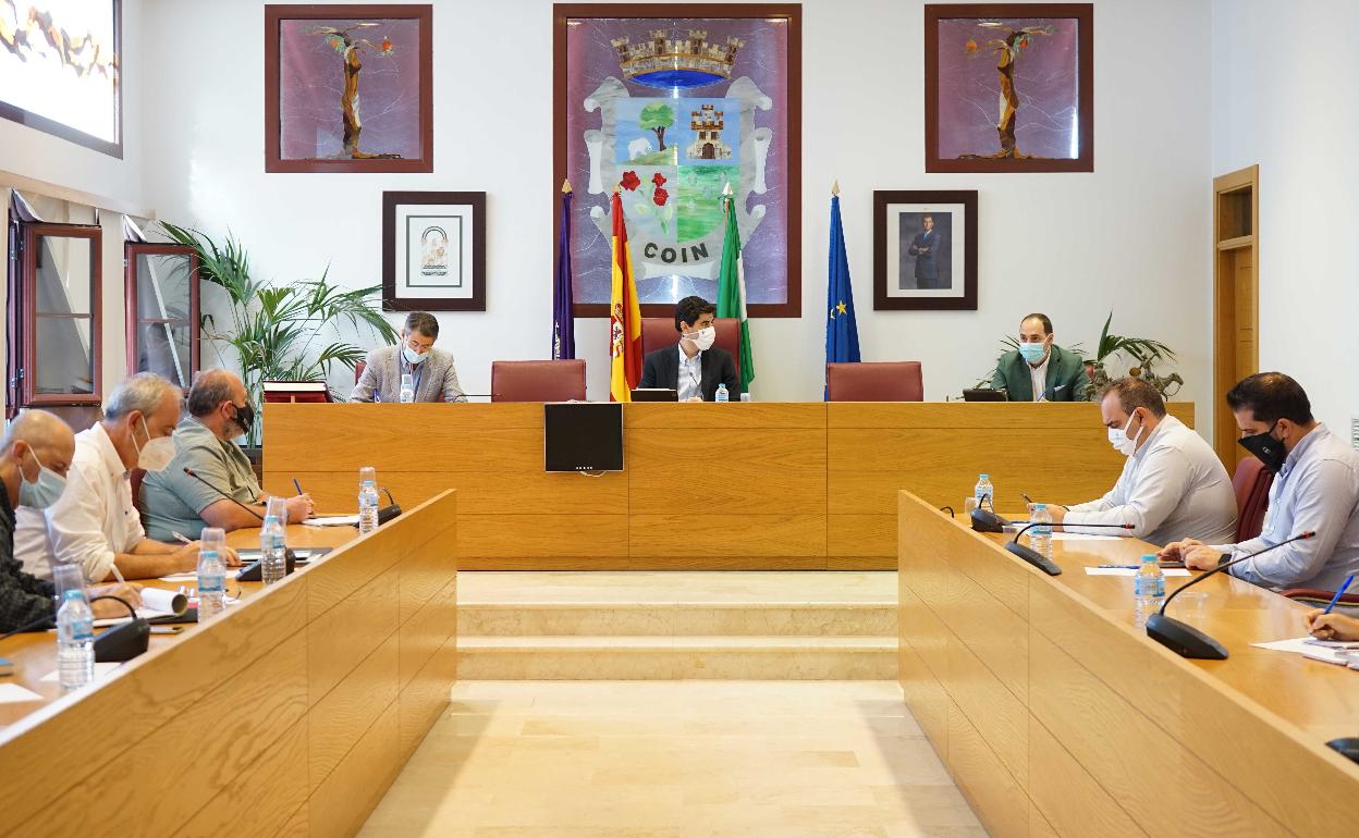 Imagen de la comisión de segumiento, celebrada en el Ayuntamiento de Coín.