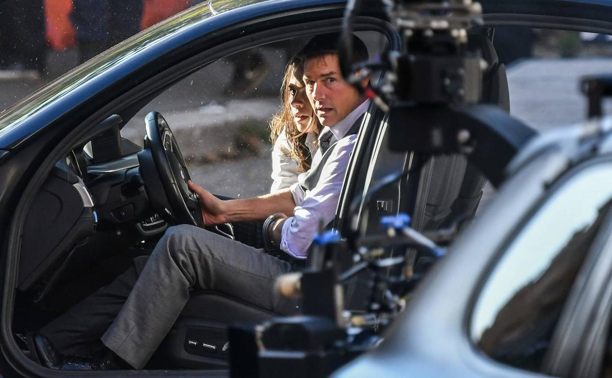 Tom Cruise, en una de las escenas en un coche por las calles de Roma.