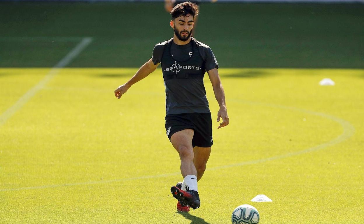 Juande, en un entrenamiento con el equipo en La Rosaleda. 