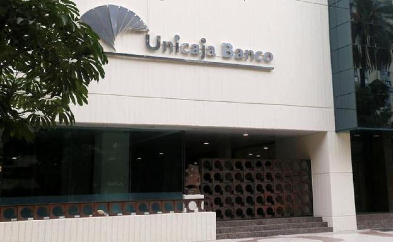 Los consejos de Unicaja Banco y Liberbank formalizan las negociaciones para su fusión