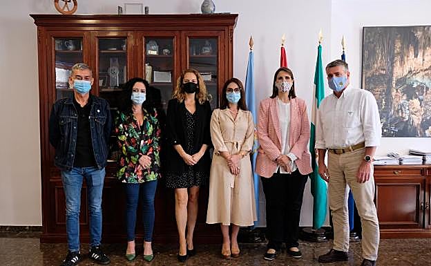 Visita de la delegada al Ayuntamiento de Nerja. 