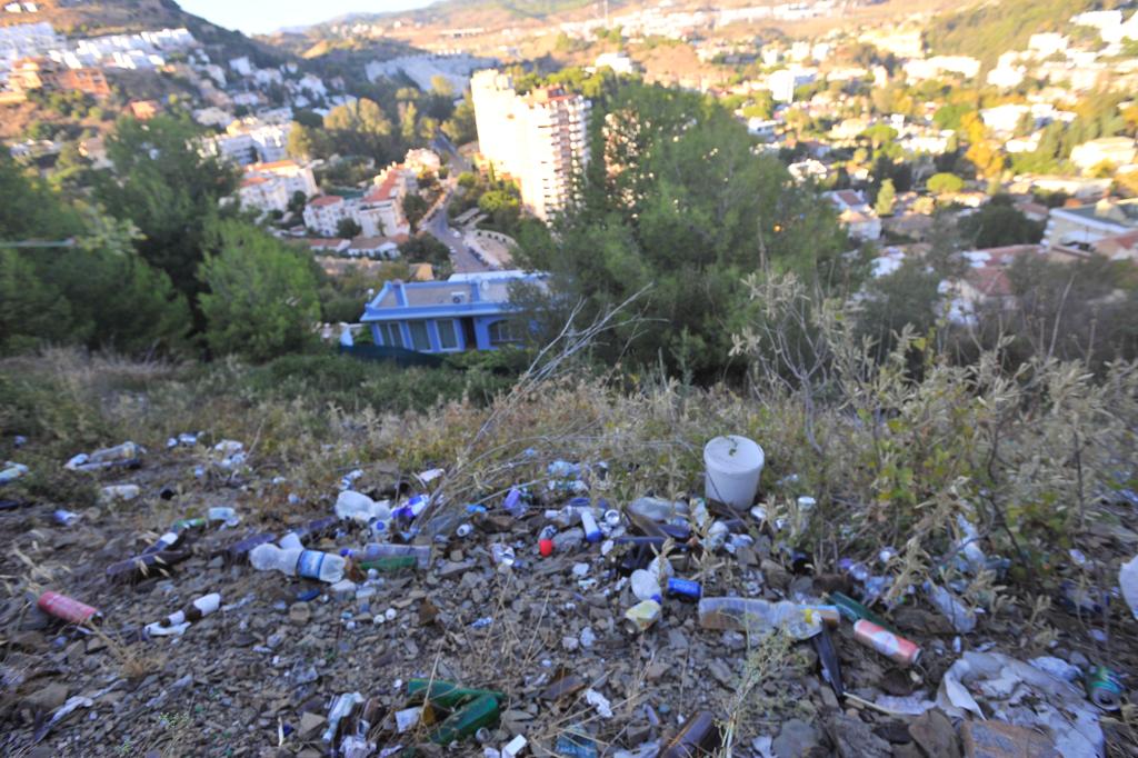 SUR comprueba que la basura se acumula en esta emblemática zona de la capital.