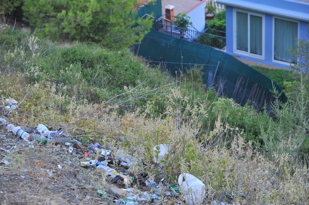 SUR comprueba que la basura se acumula en esta emblemática zona de la capital.