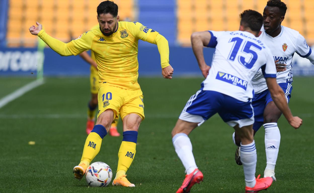 Hugo Fraile, jugador del Alcorcón, durante el partido contra el Zaragoza donde su equipo incurrió en alineación indebida.