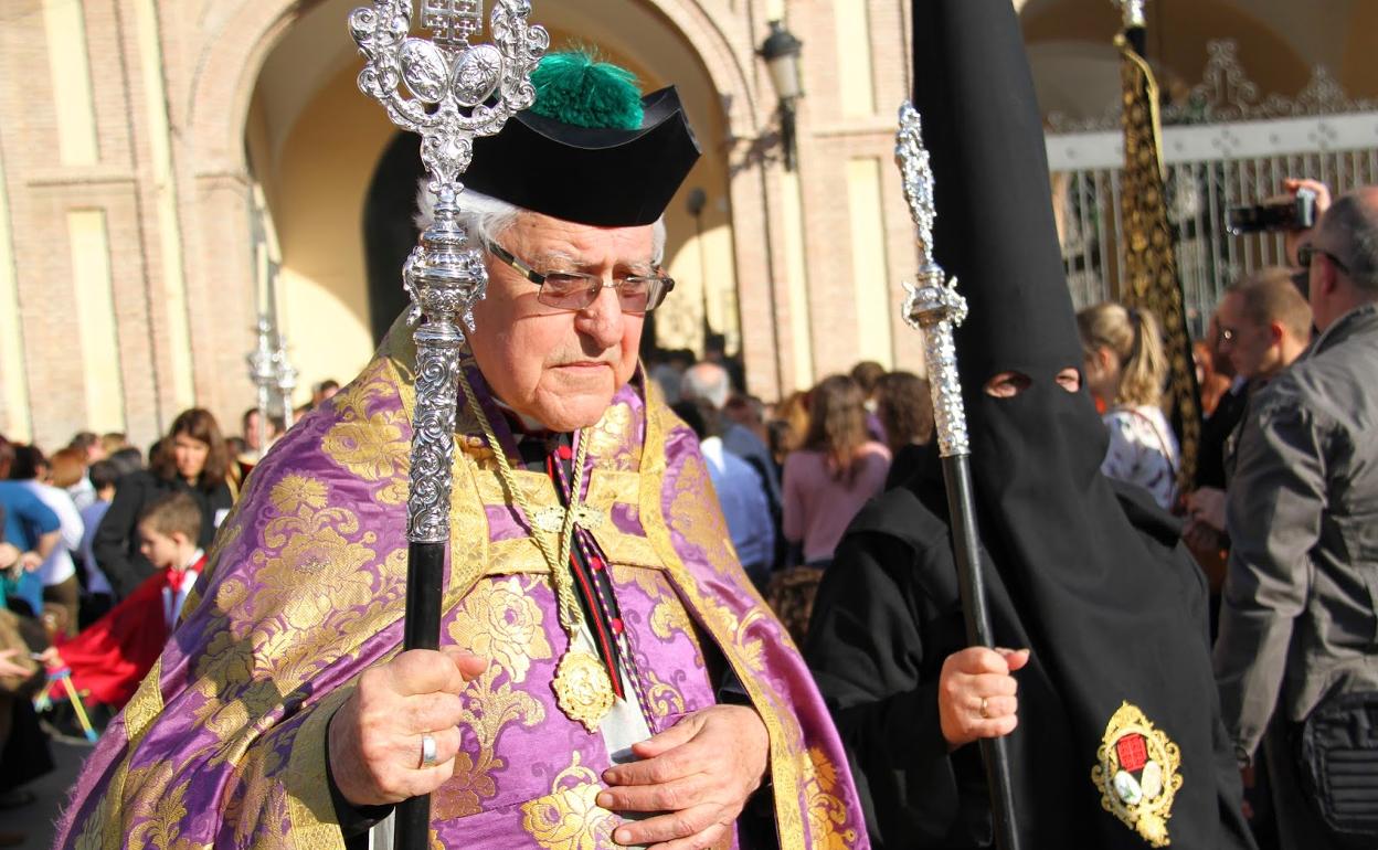 Gámeza, desfilando en el cortejo de la Hermandad del Monte Calvario.