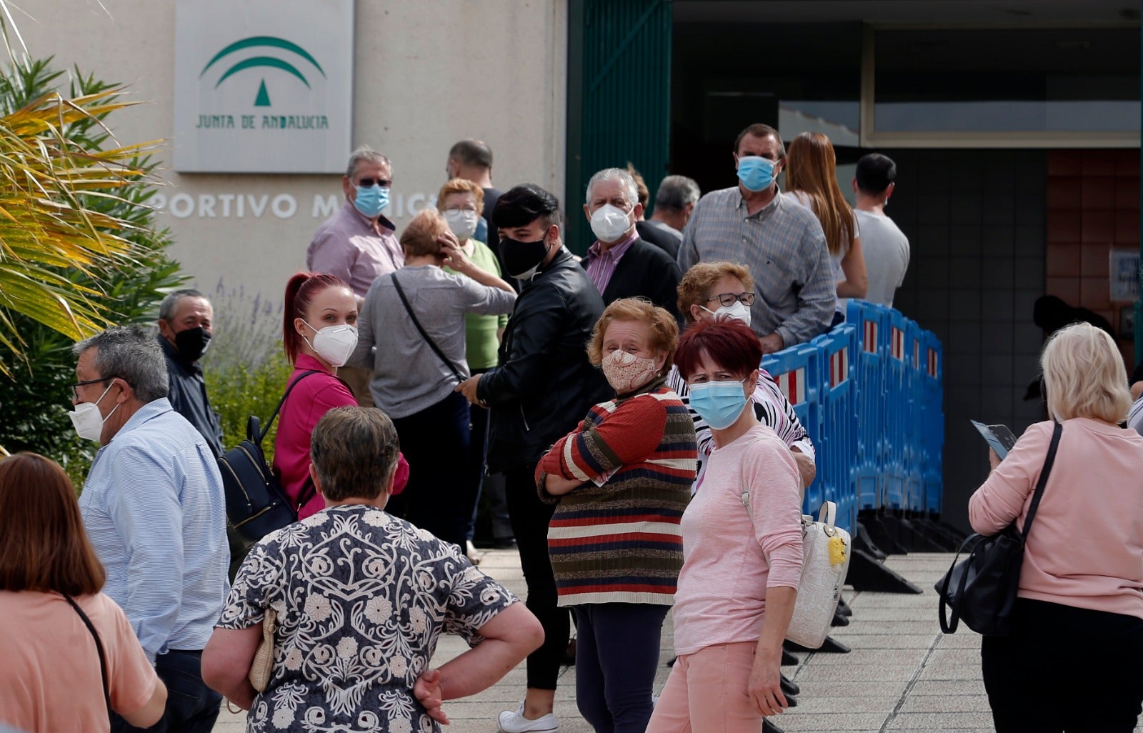 Un cribado masivo para detectar nuevos casos de coronavirus entre la población. Se ha citado a un total de 330 vecinos de manera voluntaria en el pabellón polideportivo municipal