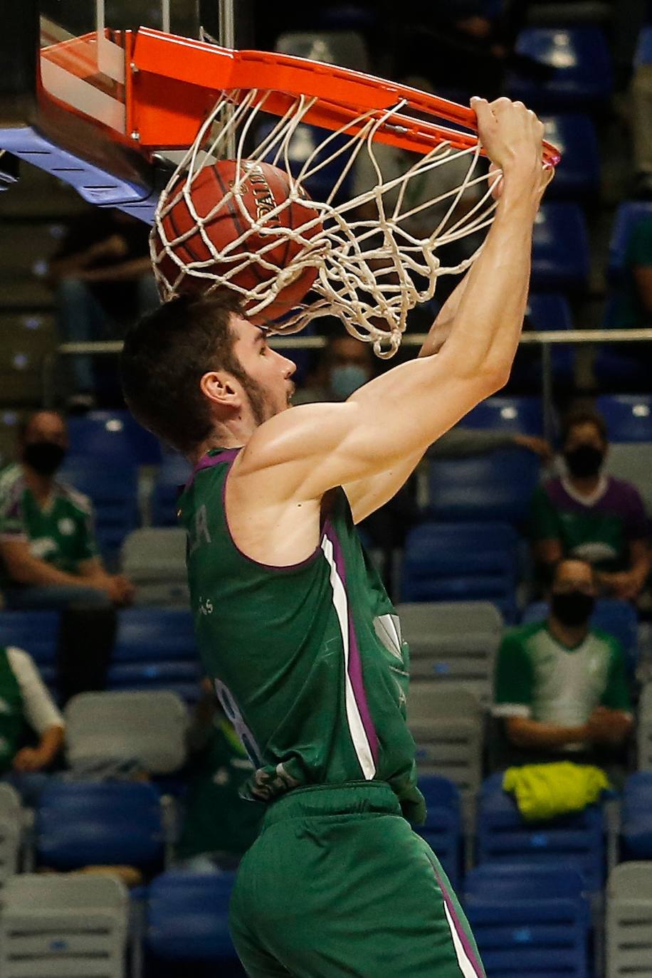 El Unicaja gana al Germani Brescia (86-69).