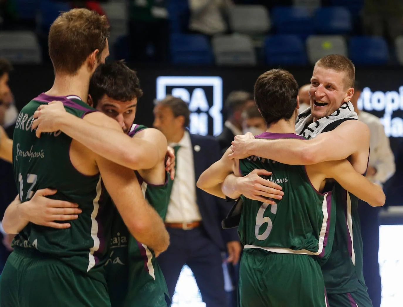 El Unicaja gana al Germani Brescia (86-69).