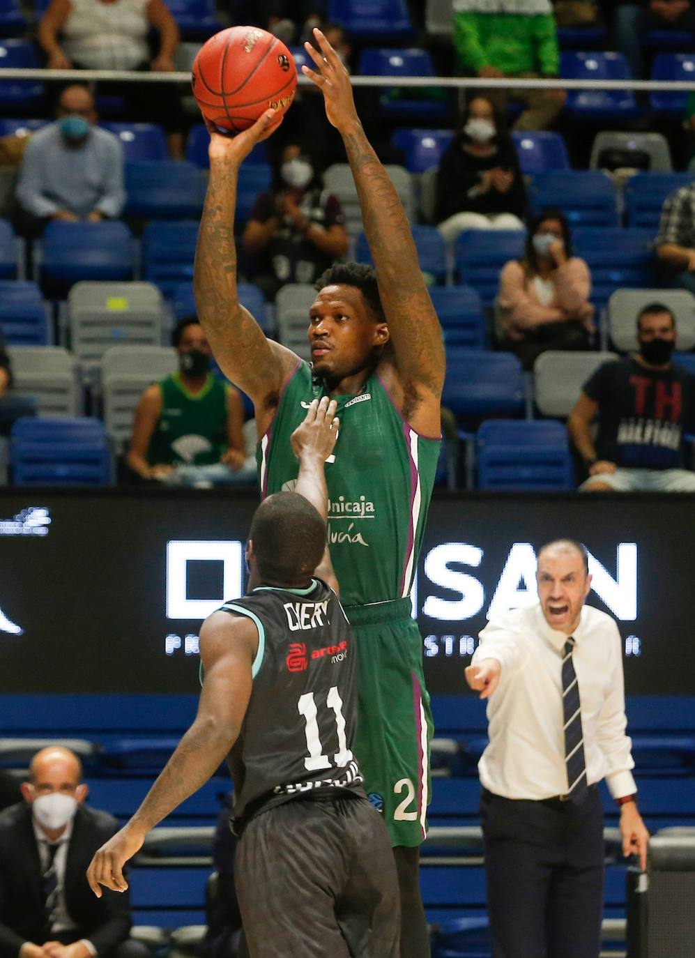 El Unicaja gana al Germani Brescia (86-69).