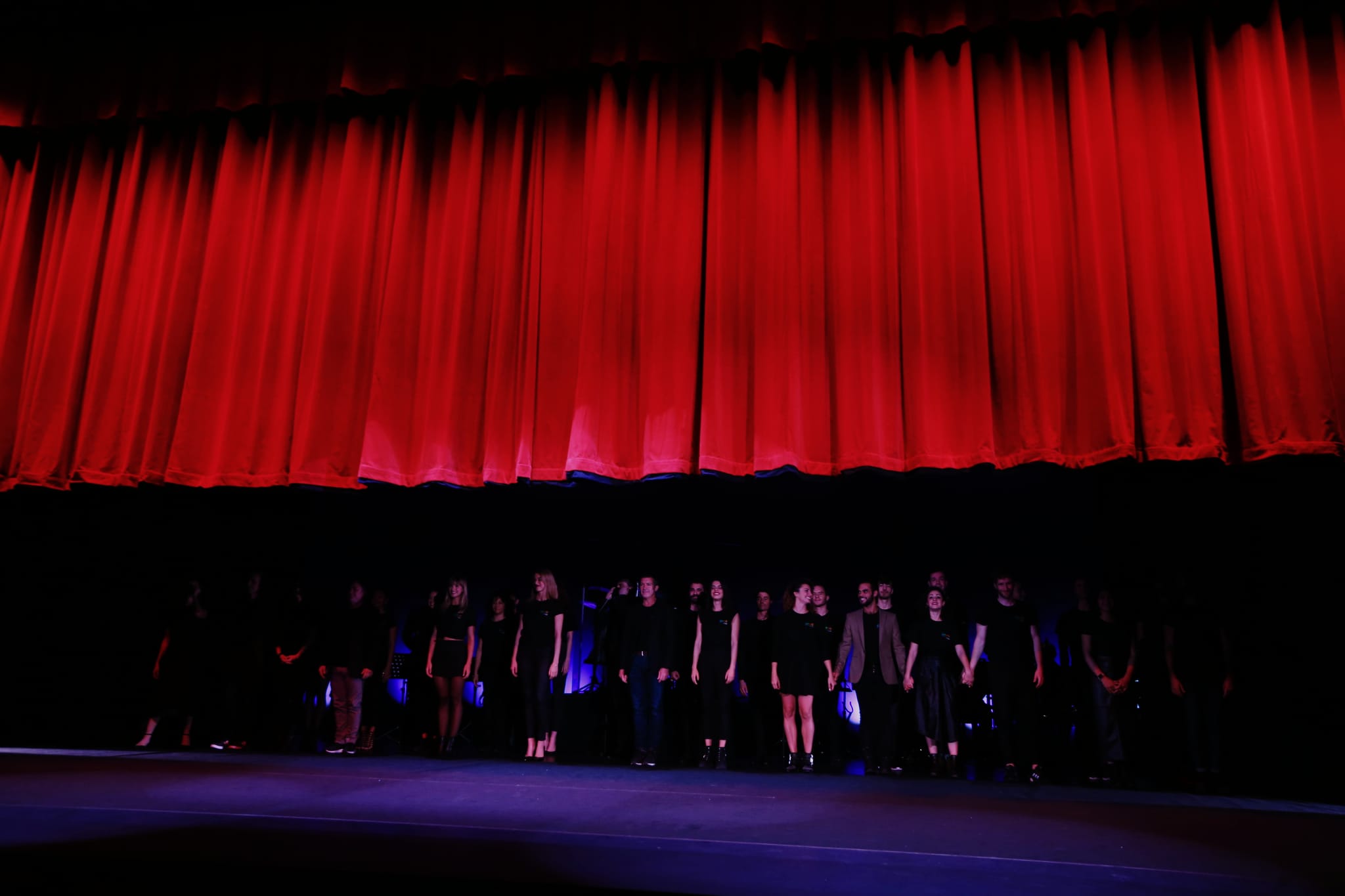 El actor y director malagueño avanza por sorpresa un número de la obra de Stephen Sondheim en la presentación de una compleja temporada con Andrés Lima, Dani Rovira y Josep María Pou en cartel