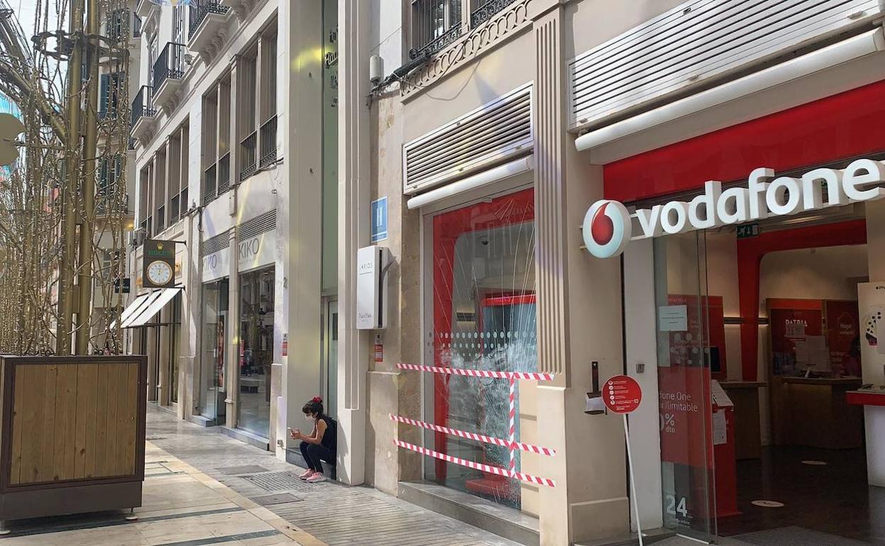 Imagen del escaparate de la tienda afectada.