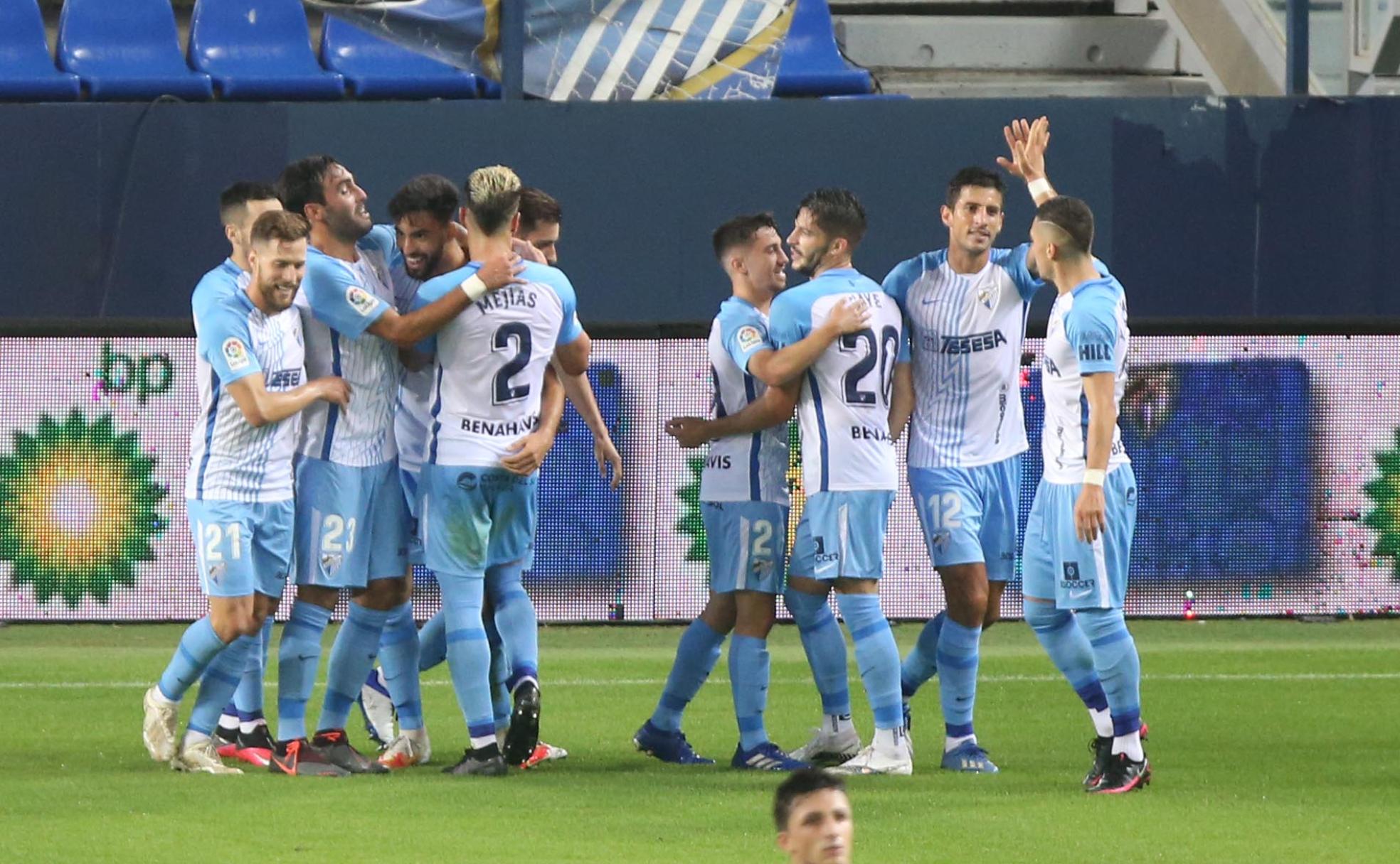 Todos los jugadores de campo celebraron a la vez el gol de Juande ante el Sporting.