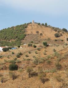 Imagen secundaria 2 - Puente de la autopista de peaje con Almogía al fondo. Antigua casa de Peones Camineros. Cuesta y torre de Zambra.