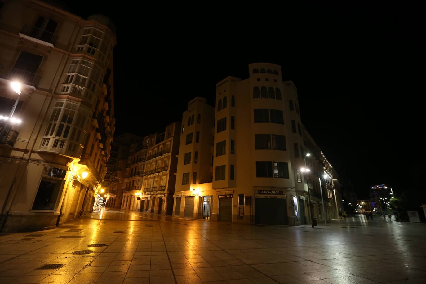 La primera noche de toque de queda en Málaga. 