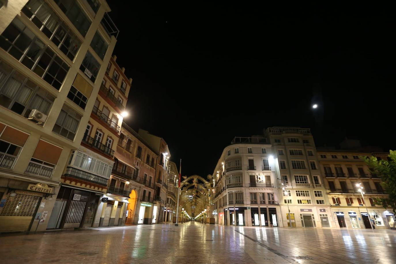 La primera noche de toque de queda en Málaga. 