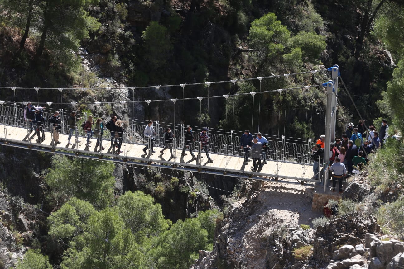 Así es el espectacular puente colgante de El Saltillo, una pasarela de 52 metros de largo situada a 62 metros de altura 