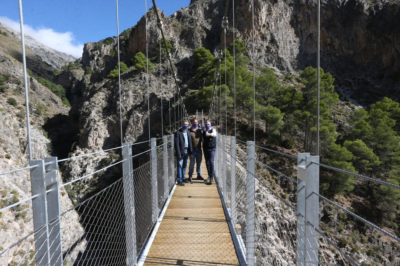 Así es el espectacular puente colgante de El Saltillo, una pasarela de 52 metros de largo situada a 62 metros de altura 