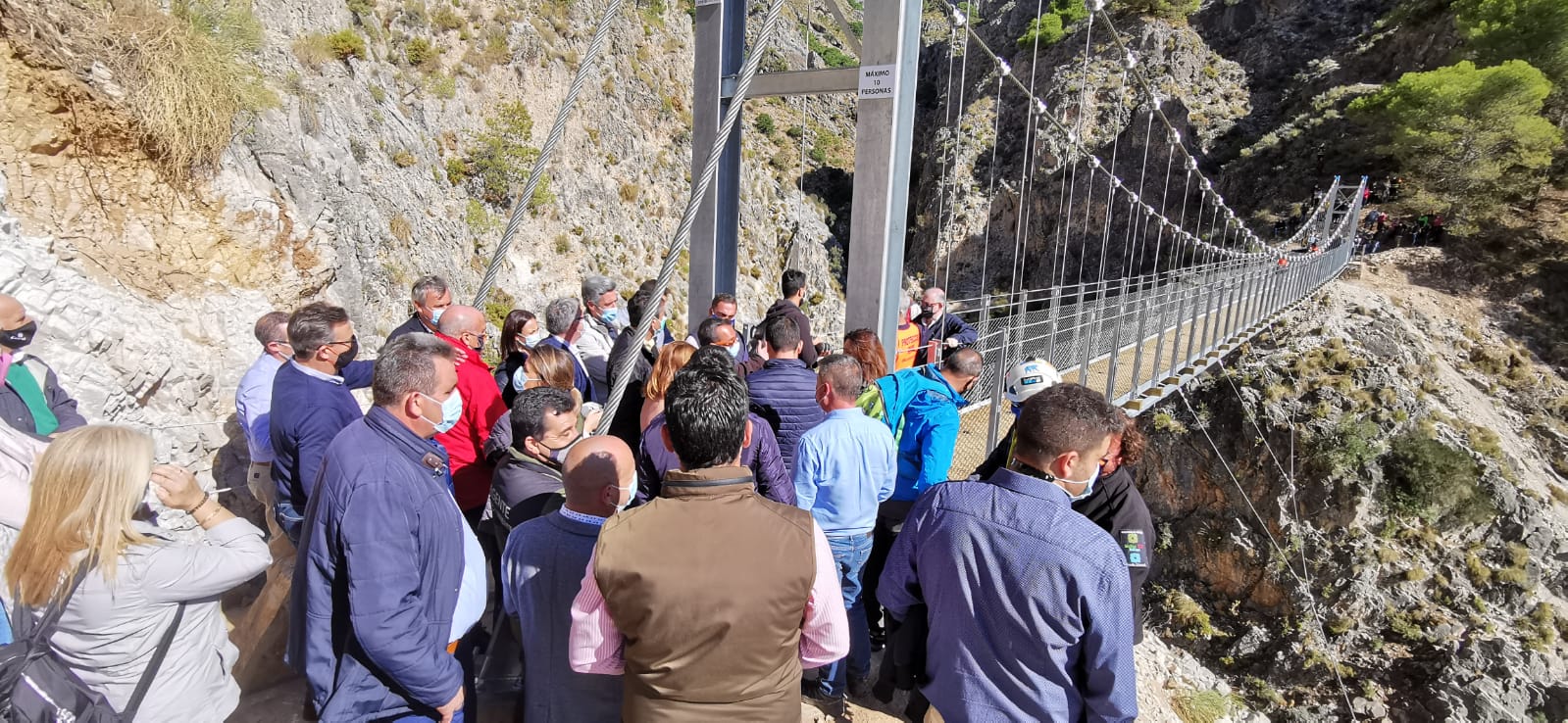 Así es el espectacular puente colgante de El Saltillo, una pasarela de 52 metros de largo situada a 62 metros de altura 