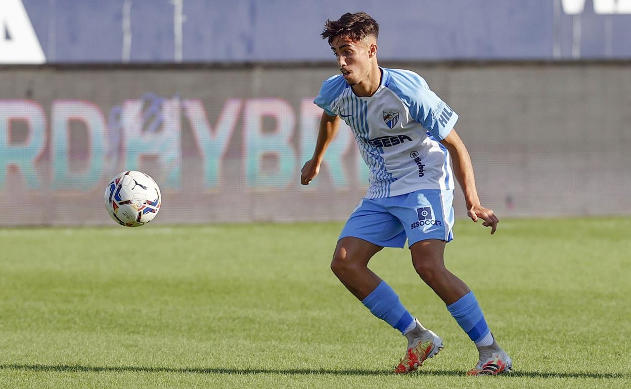 Larrubia, durante una de sus participaciones con el primer equipo esta temporada en La Rosaleda.