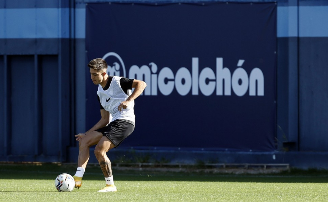 Julio, una de las novedades en la lista, en un entrenamiento con el equipo. 