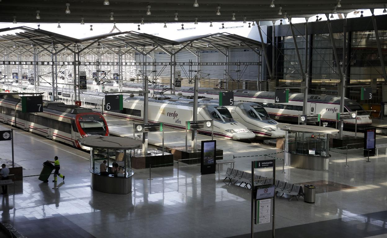 Trenes de alta velocidad en la estación María Zambrano de Málaga. 