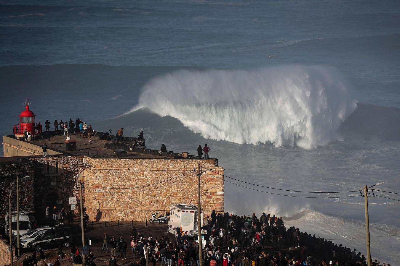 Fotos: Las olas gigantes vuelven a Nazaré