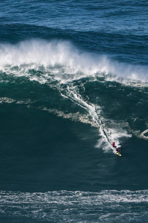 Fotos: Las olas gigantes vuelven a Nazaré