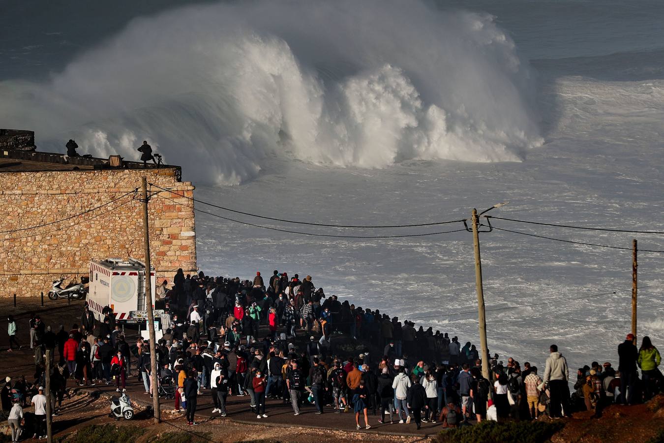 Fotos: Las olas gigantes vuelven a Nazaré