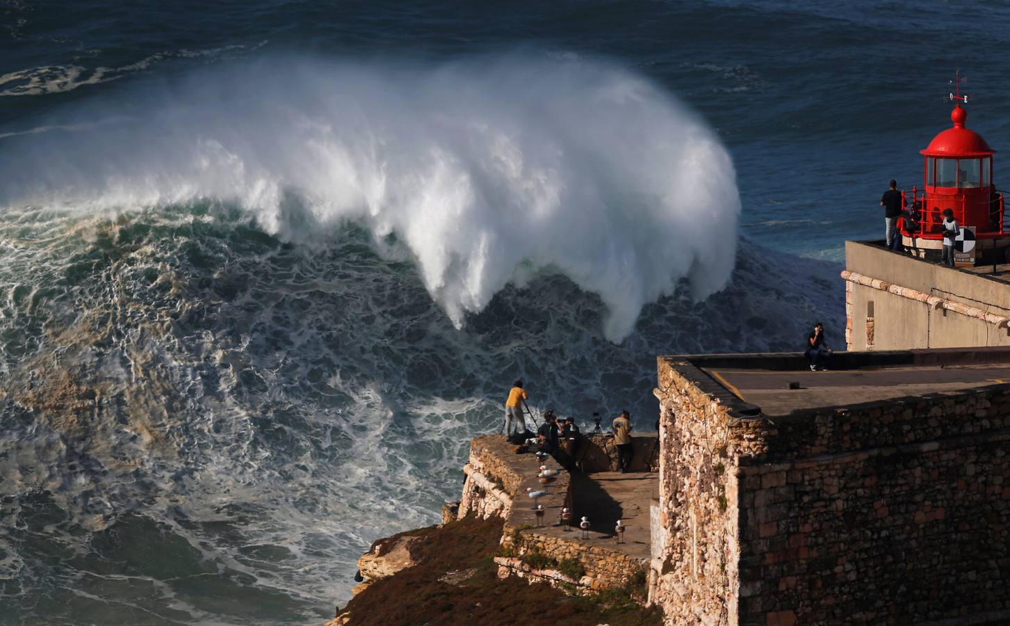 Fotos: Las olas gigantes vuelven a Nazaré