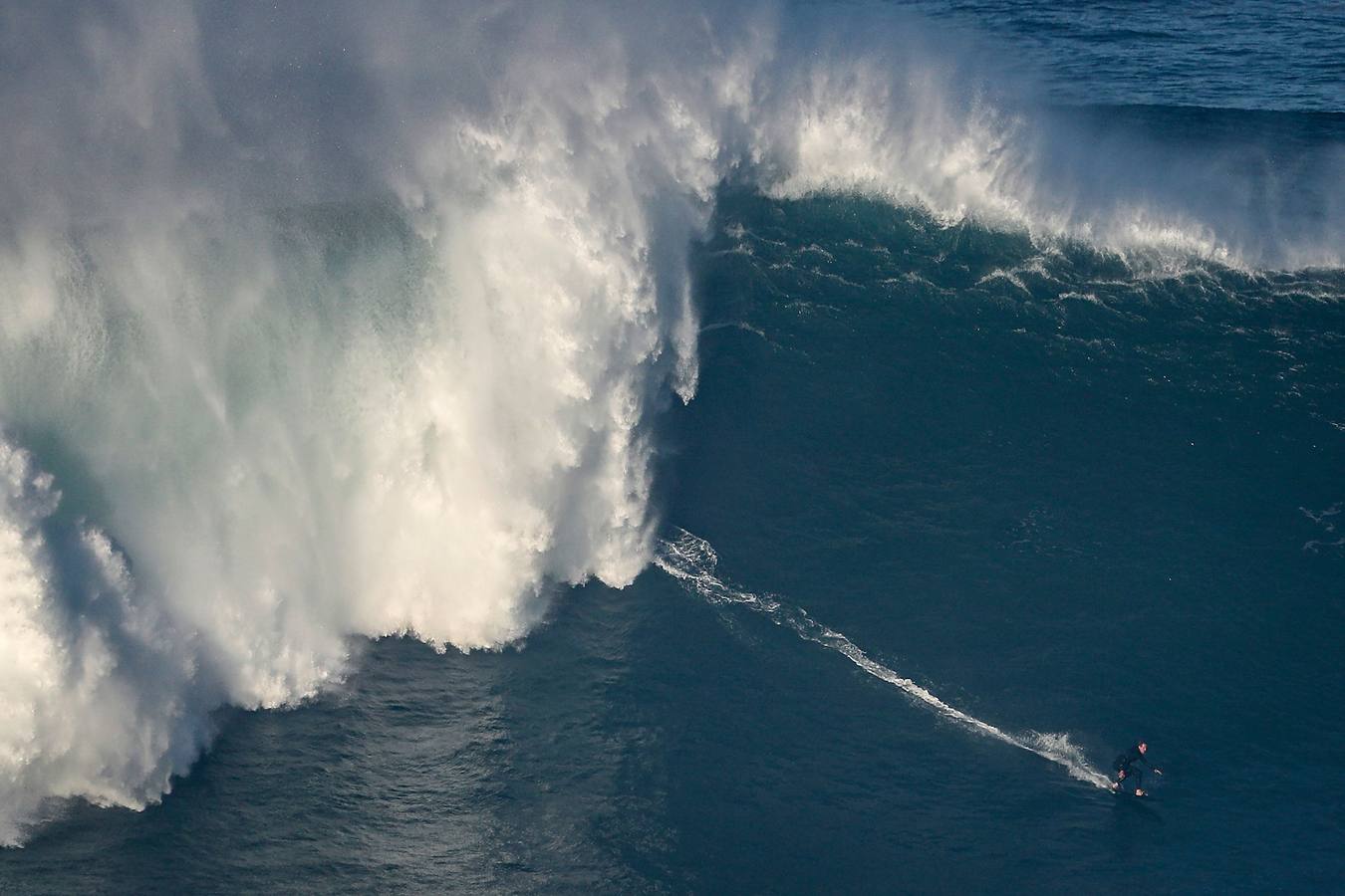 Fotos: Las olas gigantes vuelven a Nazaré