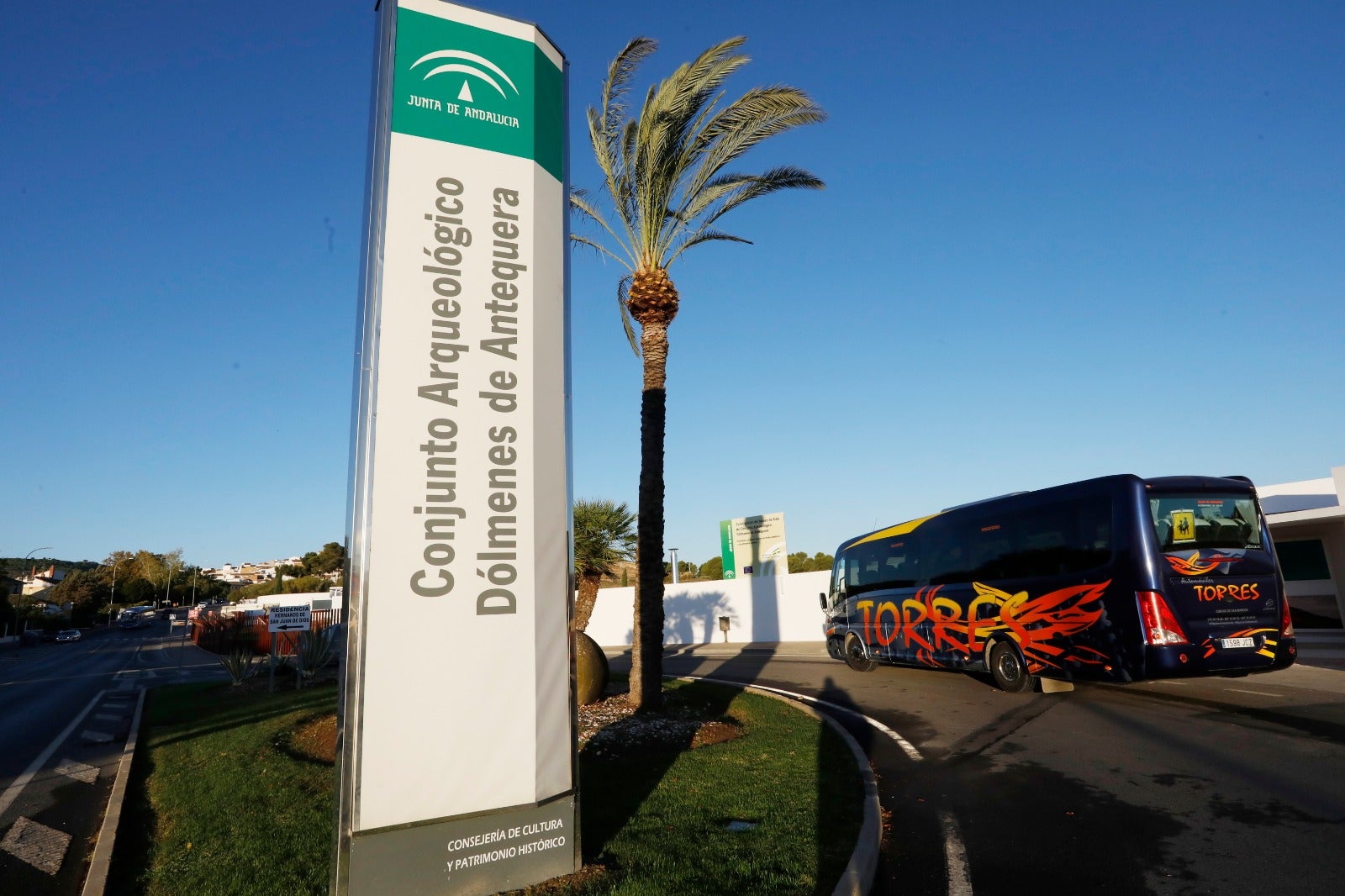 Las restricciones, que afectan a 19 municipios de la comarca hasta el 9 de noviembre, dejan una menor afluencia en las calles del municipio