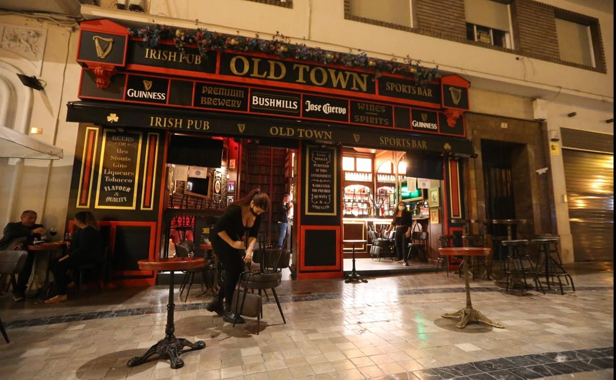 Cierre de bares en Málaga a las 22.30 horas