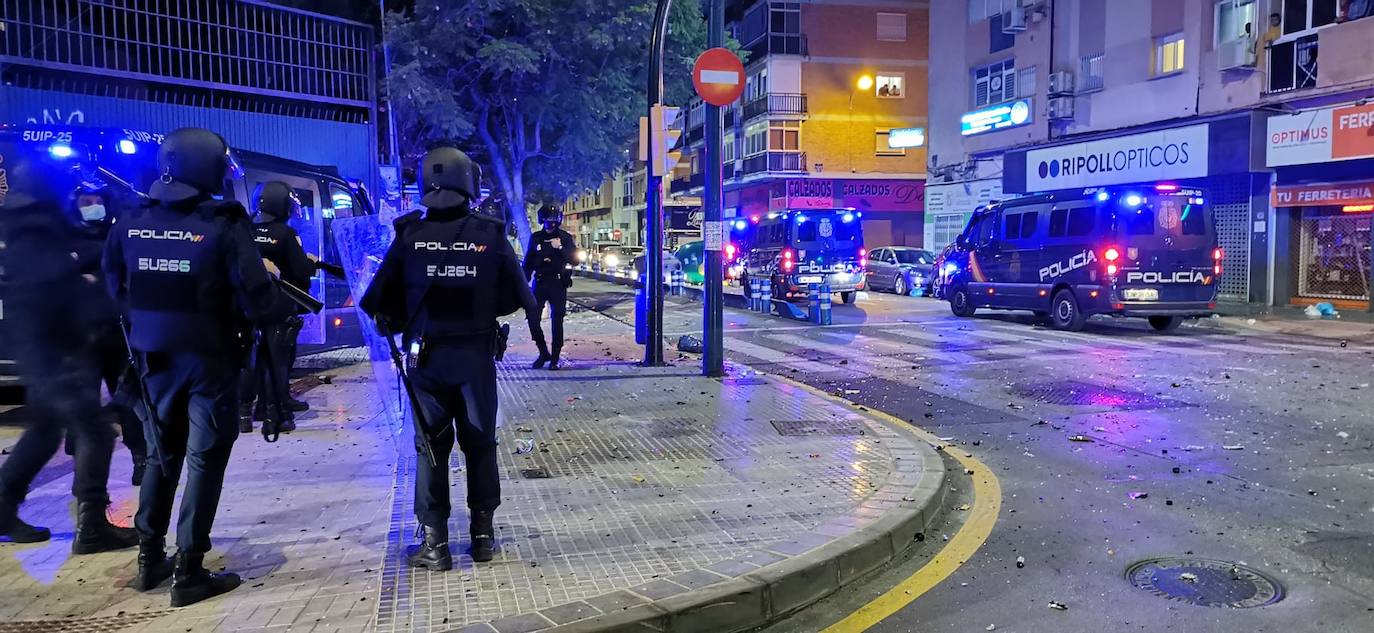 Los manifestantes, muchos con estética radical, se enfrentaron a la policía 