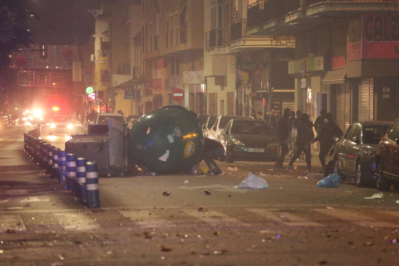 Los manifestantes, muchos con estética radical, se enfrentaron a la policía 